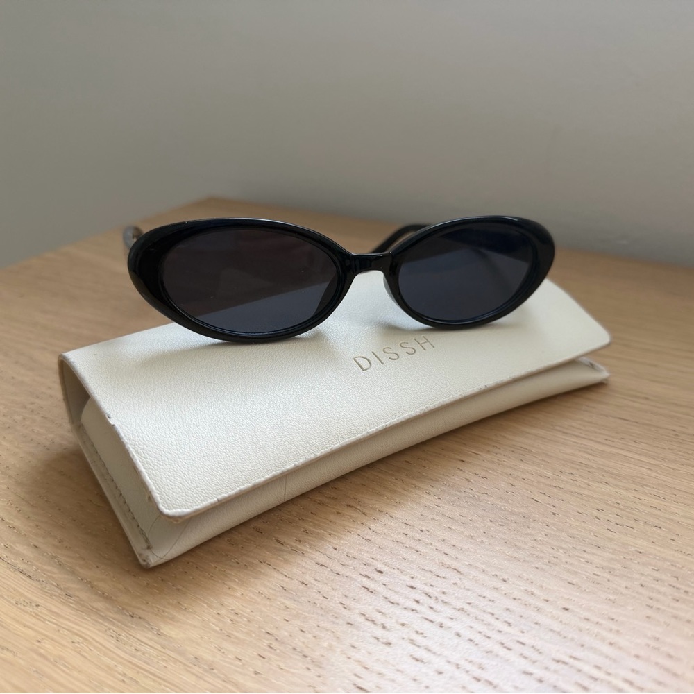 DISSH Sleek Black Sunglasses